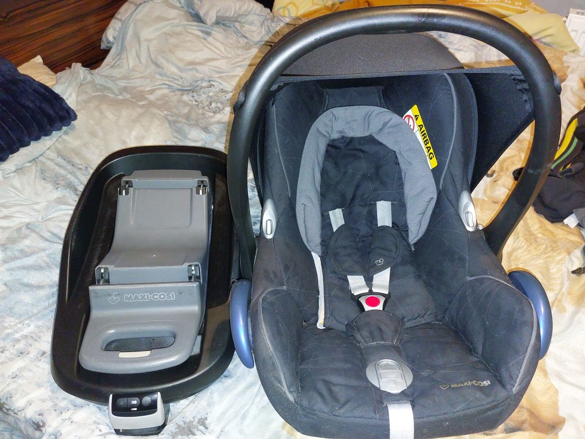 Baza family fix z fotelikiem Maxi Cosi Cabriofix