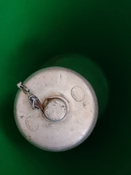 Sprzedam stare manierki wojskowe.