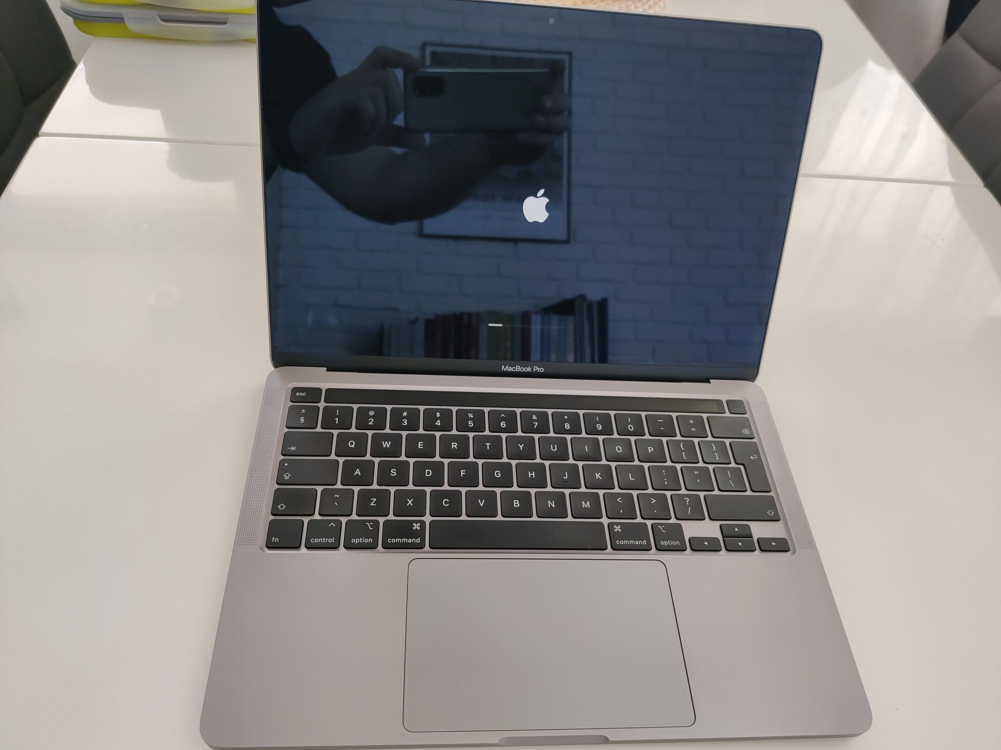 MacBook Pro 13 2020 i5 16GB RAM 512 GB dysk