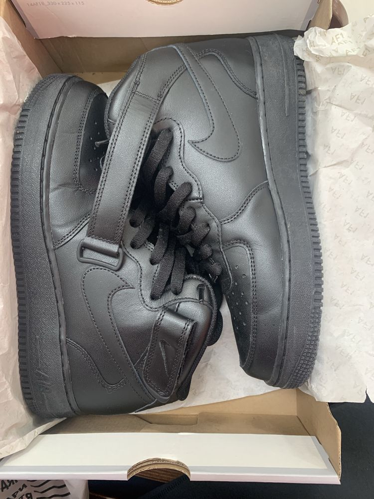 Продам Nike air Force 1 mid black