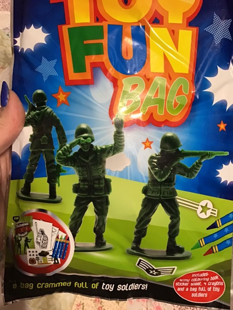 Гра ігра армія солдати набір army toy fun bag Англія