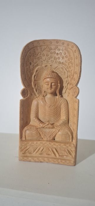 Buda figura feita em madeira de sandalo