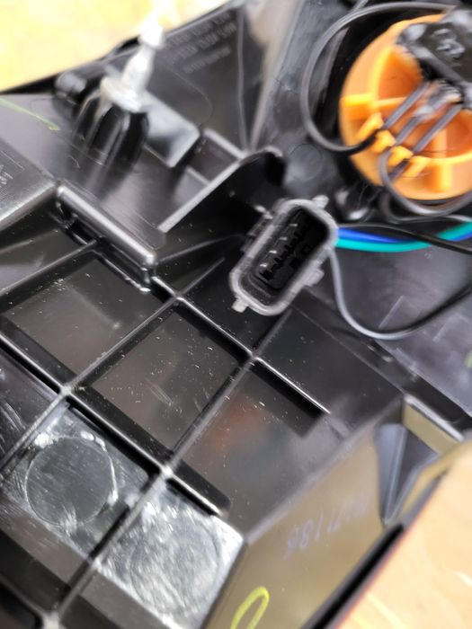 Farolim direito ilharga Renault Kadjar novo