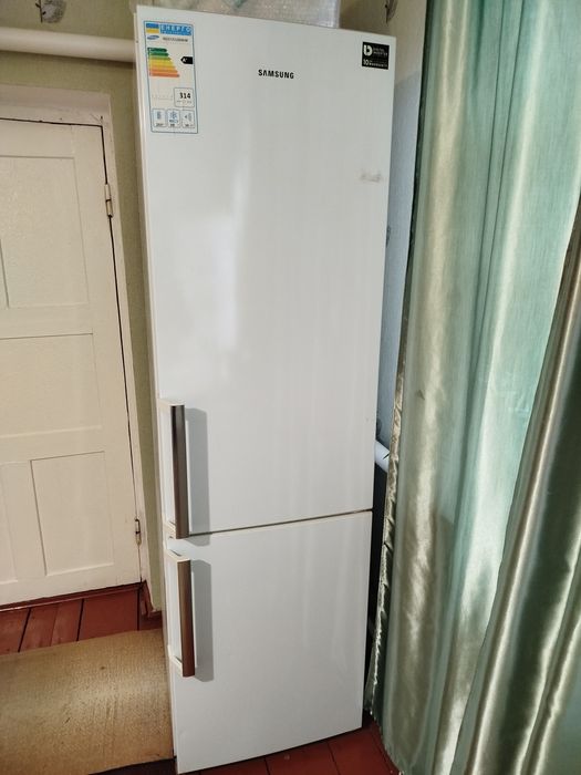 Холодильник Samsung