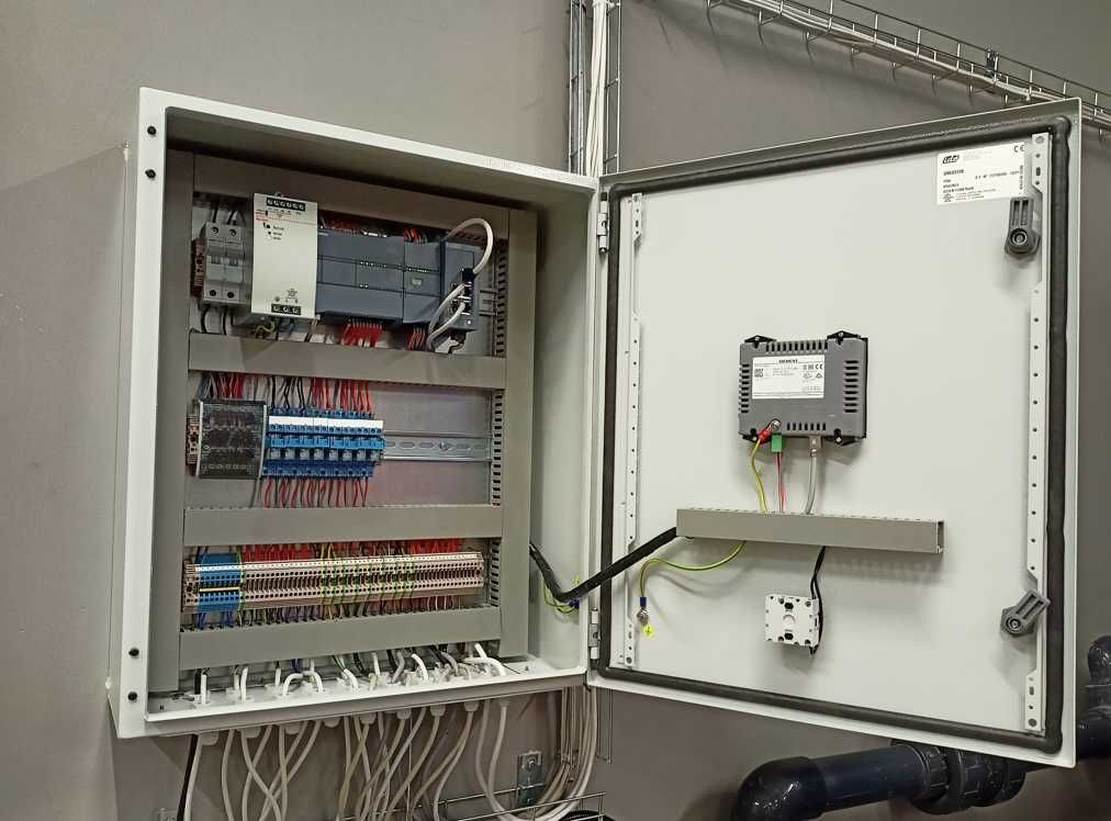 Programowanie sterowników PLC, Automatyka, Prefabrykacja szaf