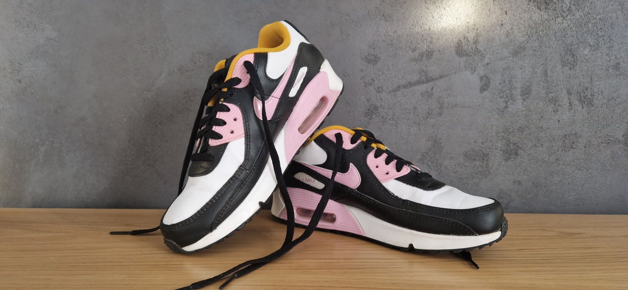 Buty damskie / dziewczęce  Nike Air Max 90 r. 37.5 super stan