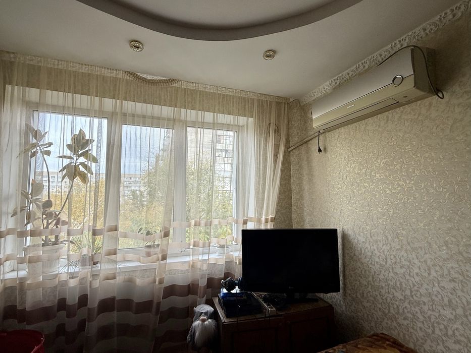 Продам 2-х кімнатну квартиру в центрі