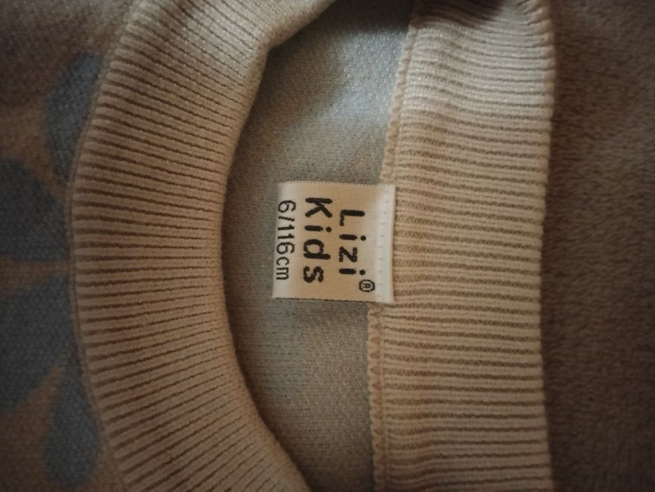 Стильний одяг для дівчинки.