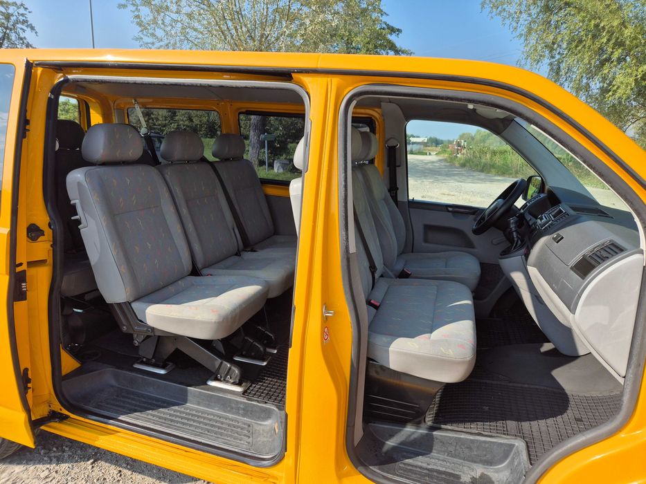 F-VAT 23%*Volkswagen Transporter T5*9 osób *SPRAWNA KLIMA*1 właściciel