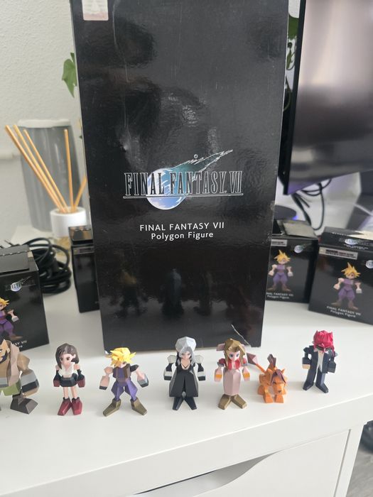 Figuras de coleção de Final Fantasy VII