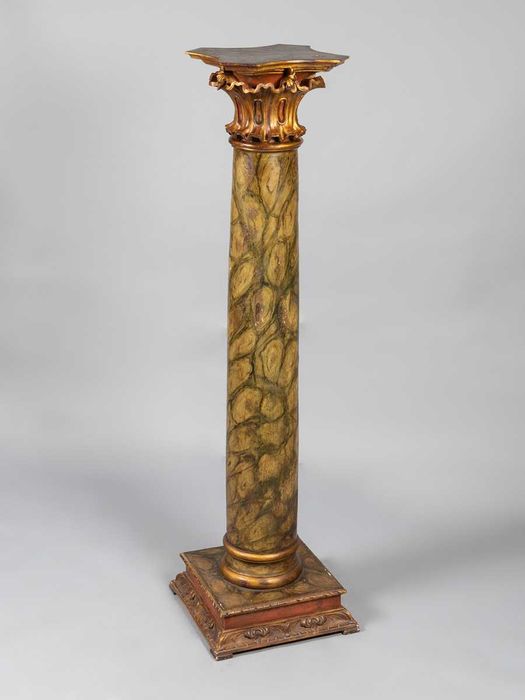 Grande coluna em madeira