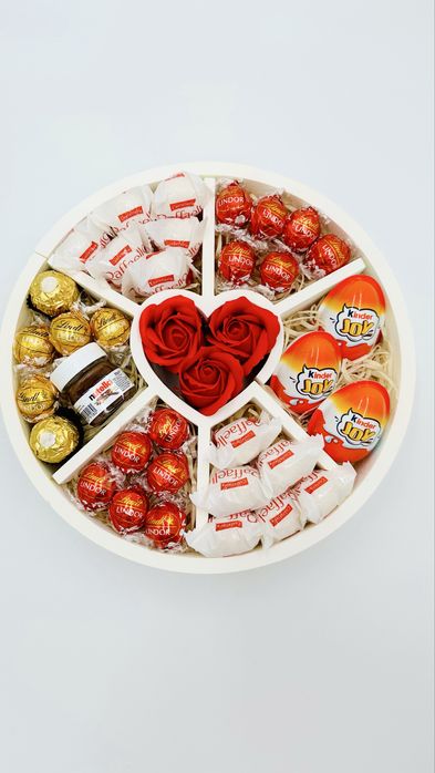 Pinobox wypełniony słodyczami, box pomysł na prezent