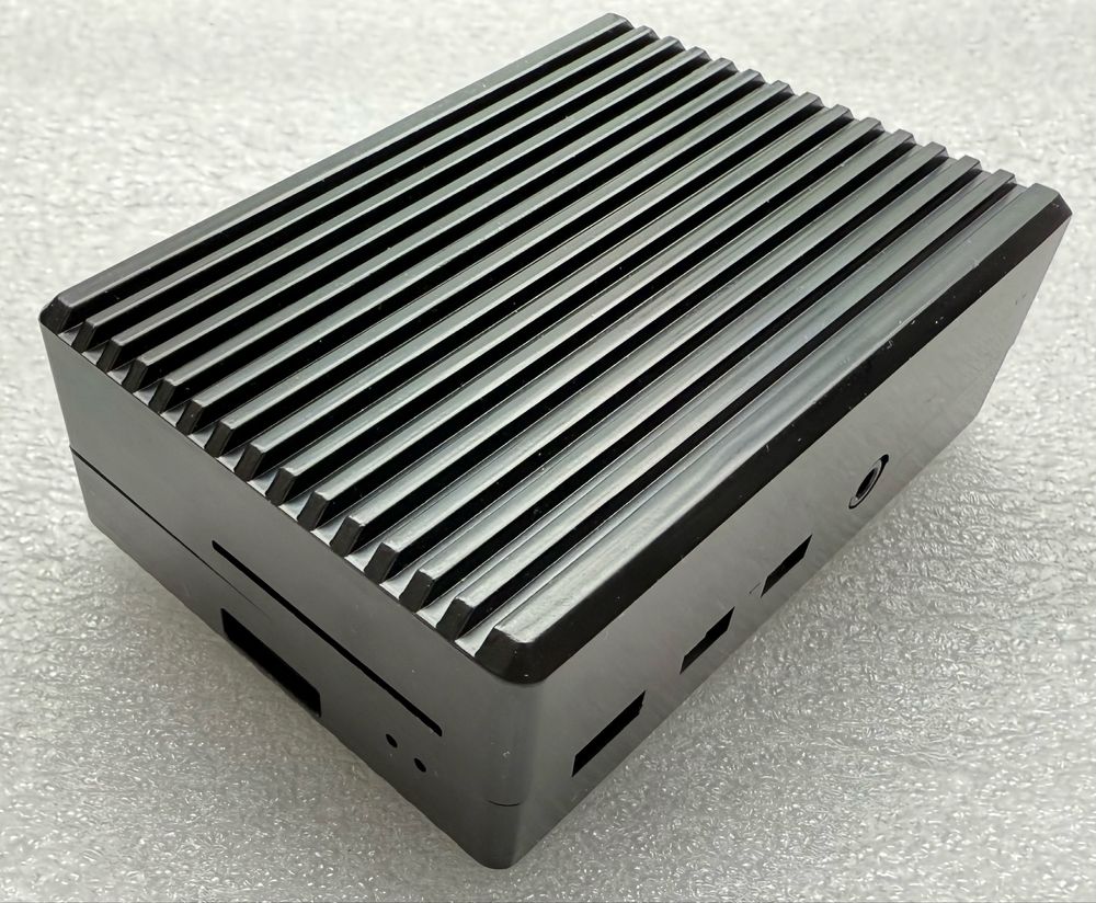 Raspberry Pi 4 wersja profesjonalna w obudowie aluminiowej.