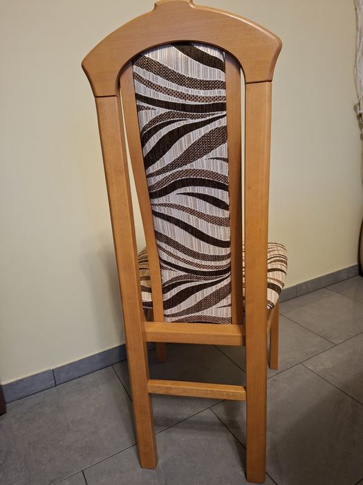 Stół z krzesłami - komplet