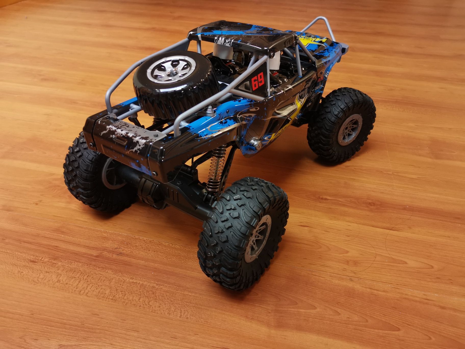 Carro telecomandado RC Crawler Truck WLtoys 104310 escala 1:10 4X4