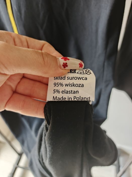 Krótka, czarna sukienka ze złotym zamkiem | rozmiar M