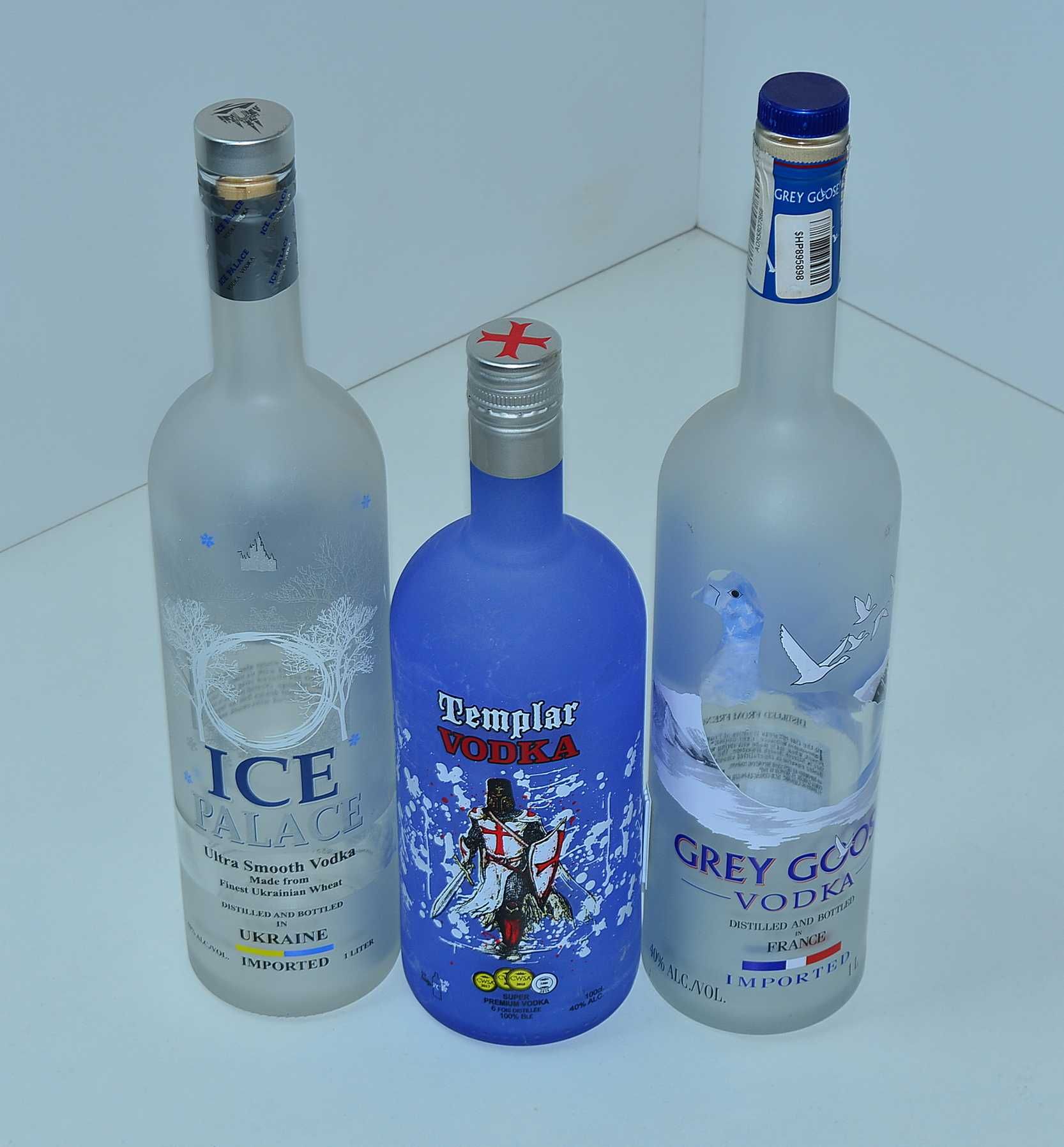 Бутылка винная 0,7 и 1,5 л,так же из-под виски, рома, портвейна и др.