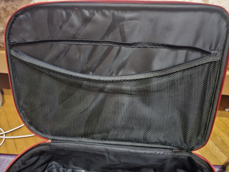 Валіза середня червона