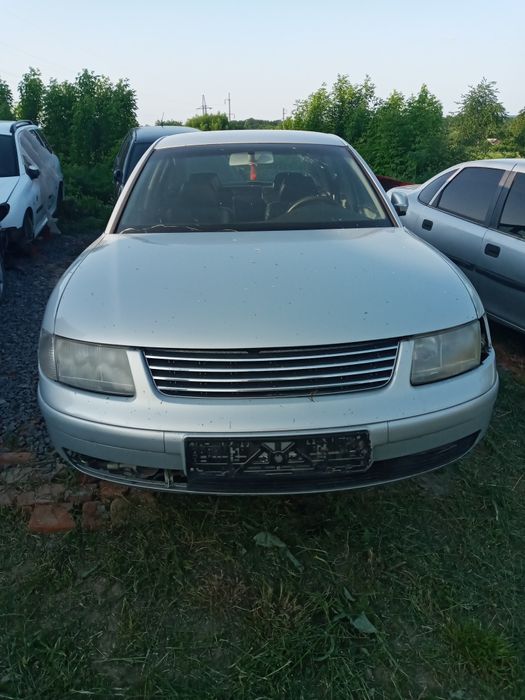VW Passat B 5 капот