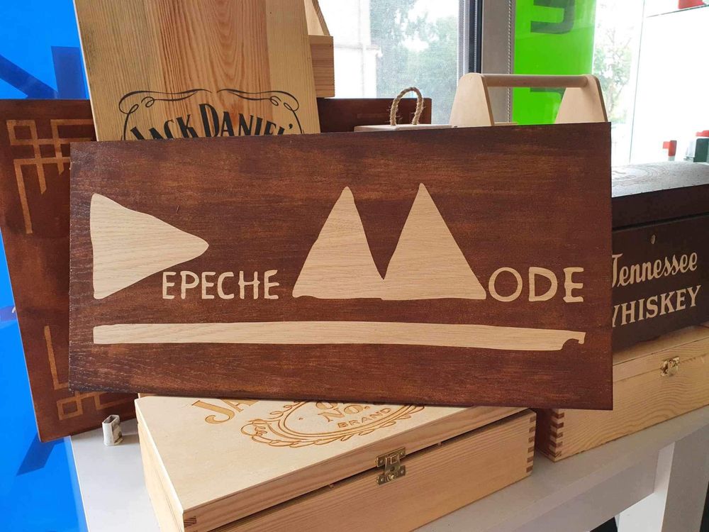 Deska  z logo Depeche Mode 50 cm na 22 cm