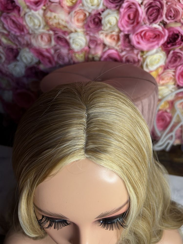Peruka długie włosy przedziałek pasemka falowana wig