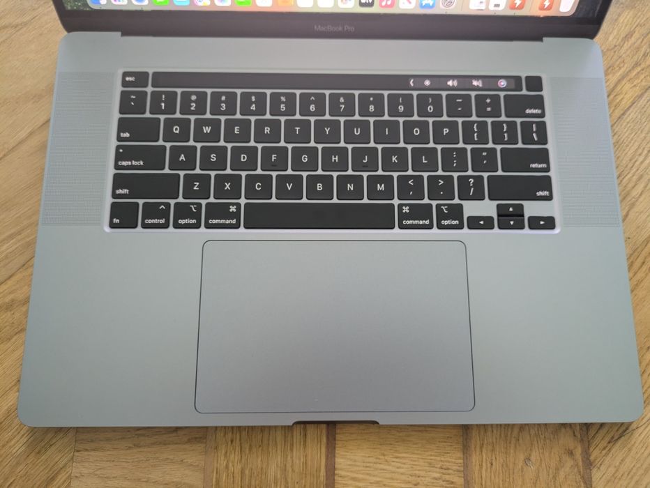 MacBook Pro 2020 (а2141), 16", i9(8 яд), 32/512 ГБ, 5500М, топ версія.