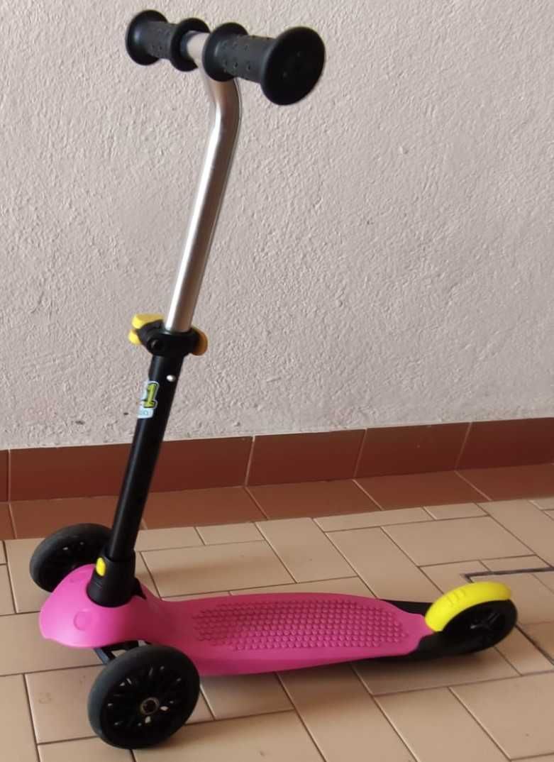 Trotinete rosa de criança