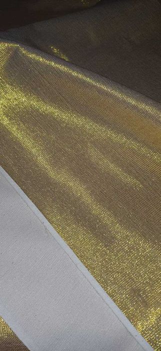 Отрез золотой парчи. Цвет для встречи Нового 2026 года