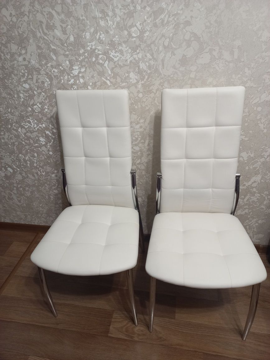 Продам нові стільці