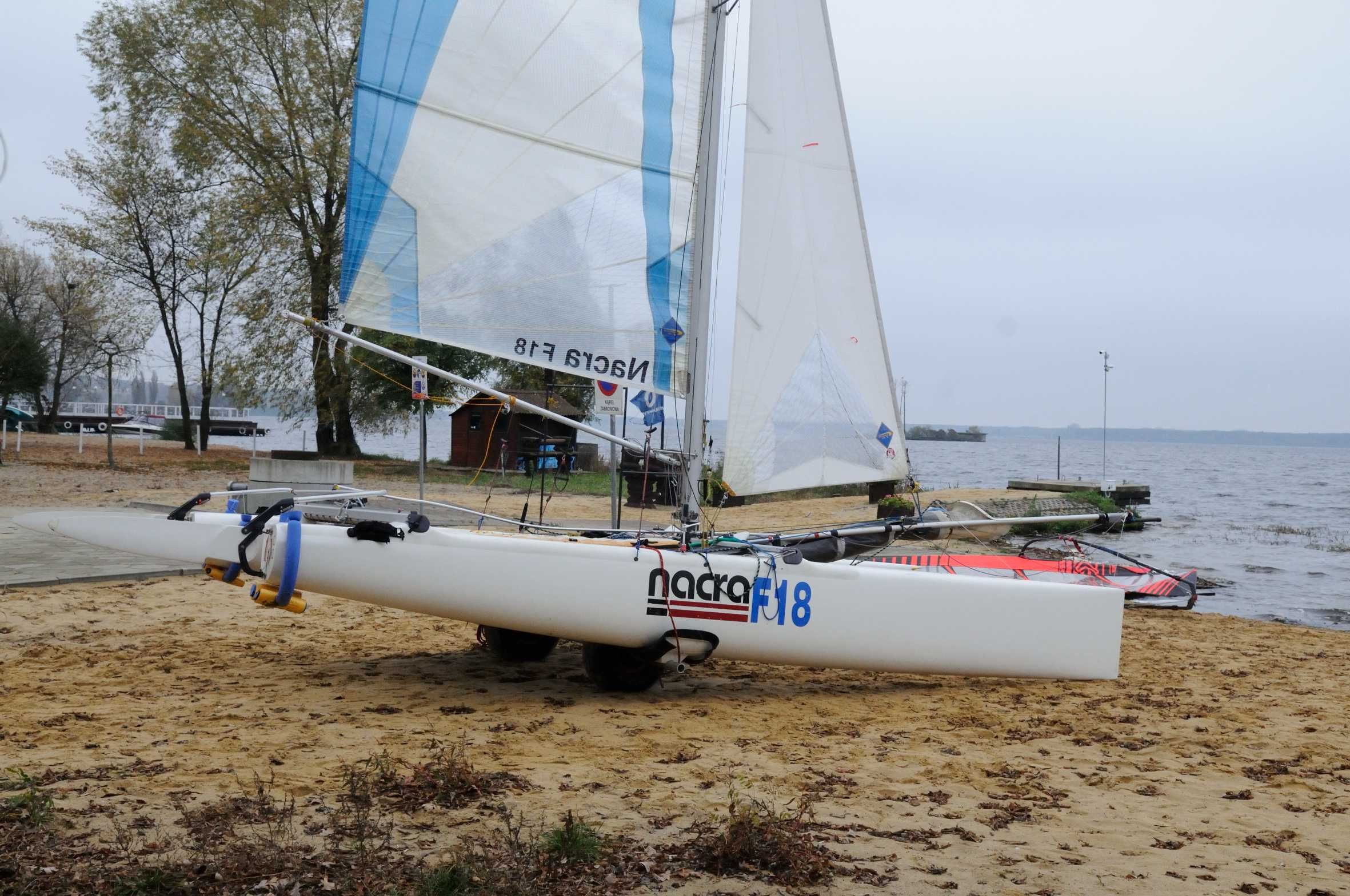 Katamaran regatowy, Nacra Inter 18, F18 (rok produkcji 2002)