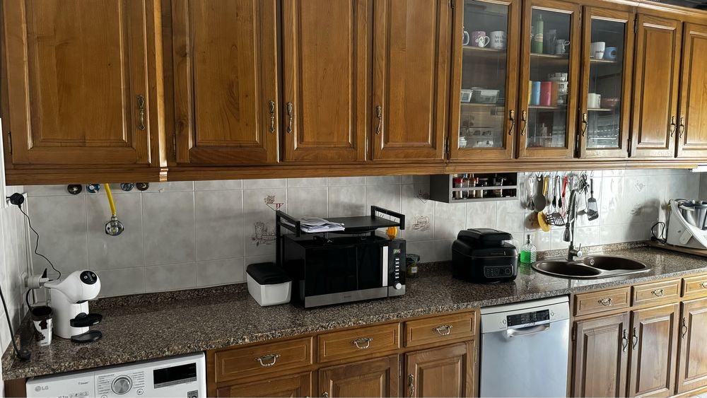 Vendo cozinha em madeira