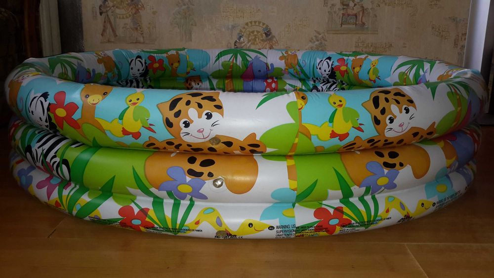 Надувные два матраца СССР, два жилета, налокотники, бассейн