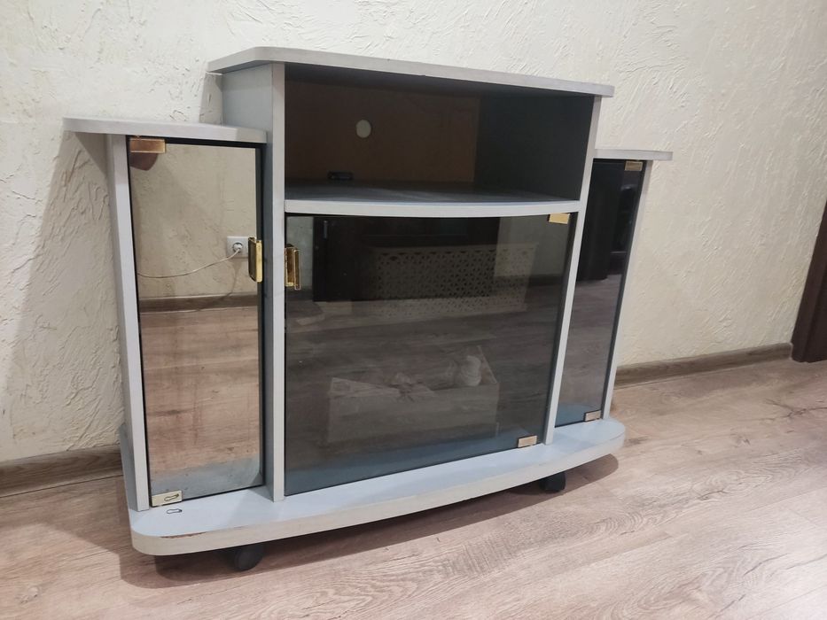 Тумба під телевізор .