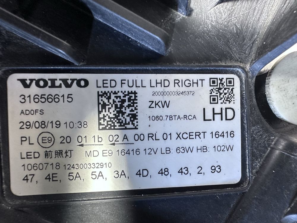 Volvo XC60 2 II lampa reflektor przód FULL LED prawa