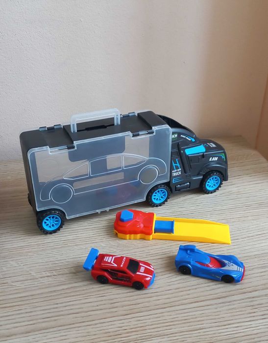 Дитяча парковка-гараж та трейлер з машинами