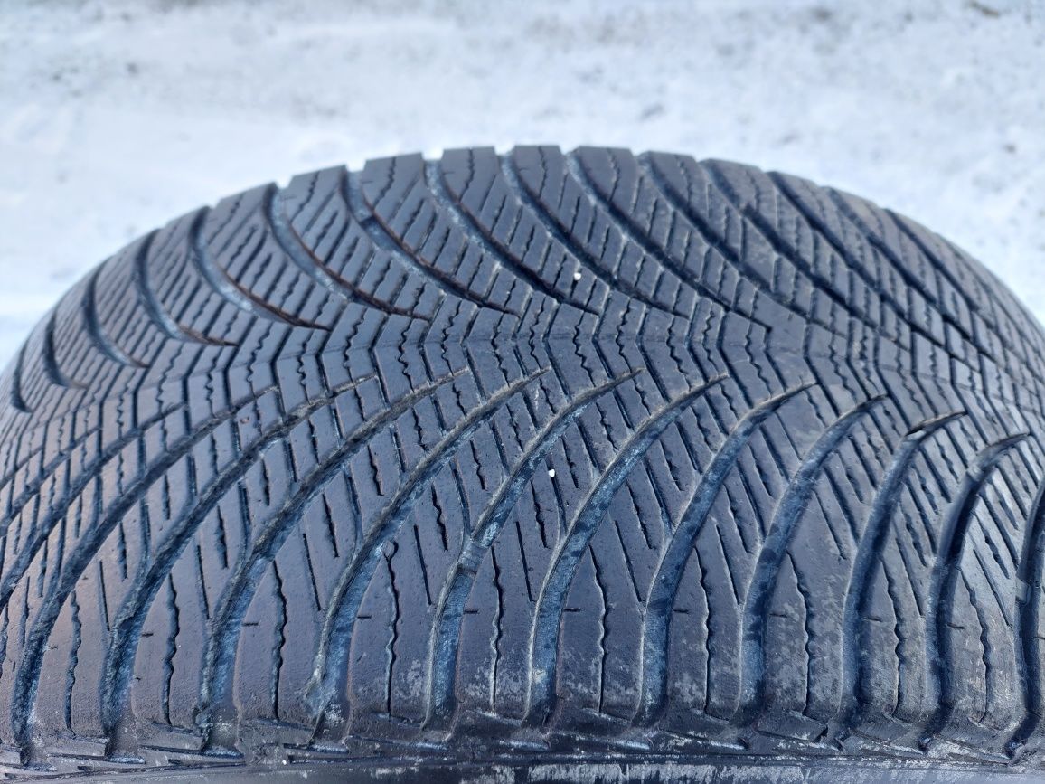 225/55r17 wielosezonowe gudyear