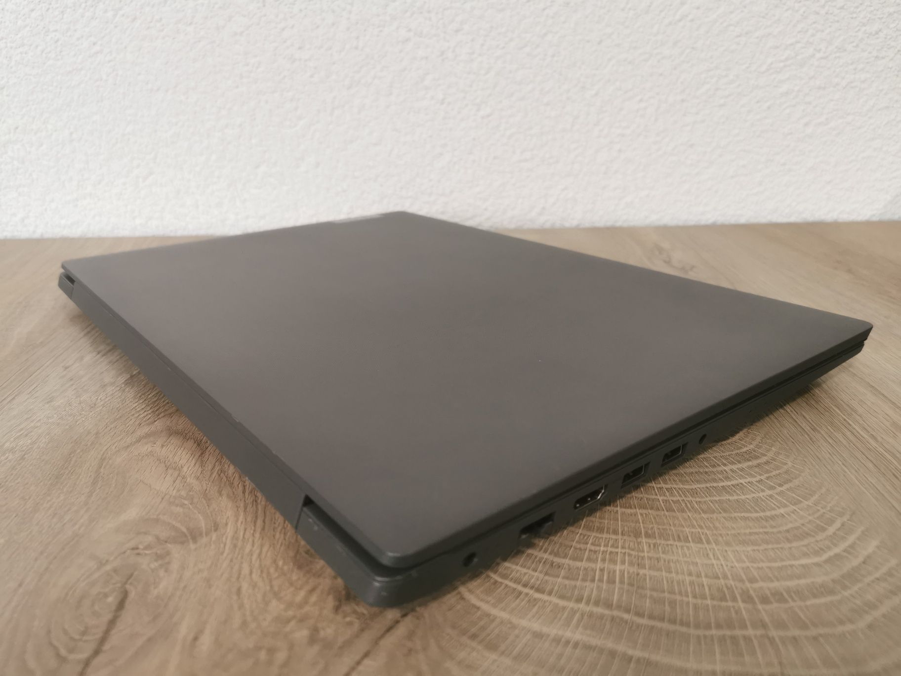 Lenovo V150 15API, Ryzen 3 - 3200u, ram 12gb, ssd 256gb + HDD 500gb