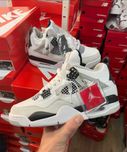 Кроссовки Nike Jordan 4 military / Джордан белые высокие 37 38 39 40