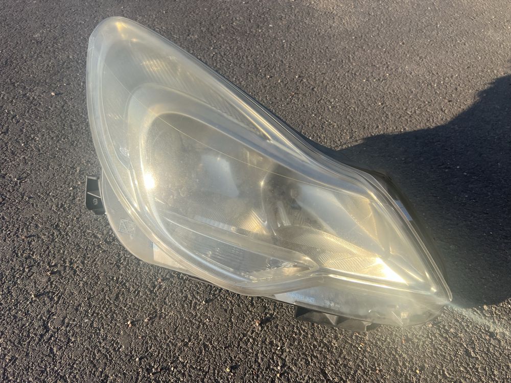 Lampa przednia Opel Corsa D lift