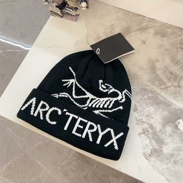 Arcteryx Bird Head Beanie–czarno-biała, rozmiar uniwersalny.