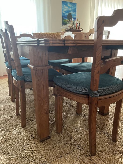Mesa de jantar e cadeiras em carvalho maciço