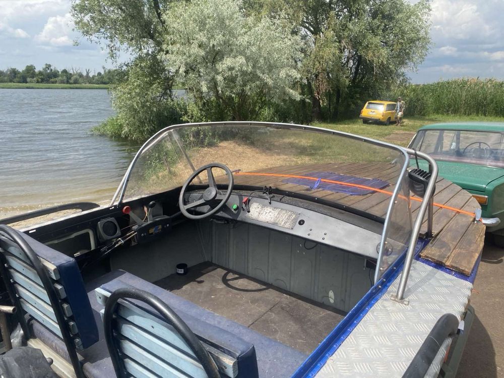 Продам лодку прогрес с мотором