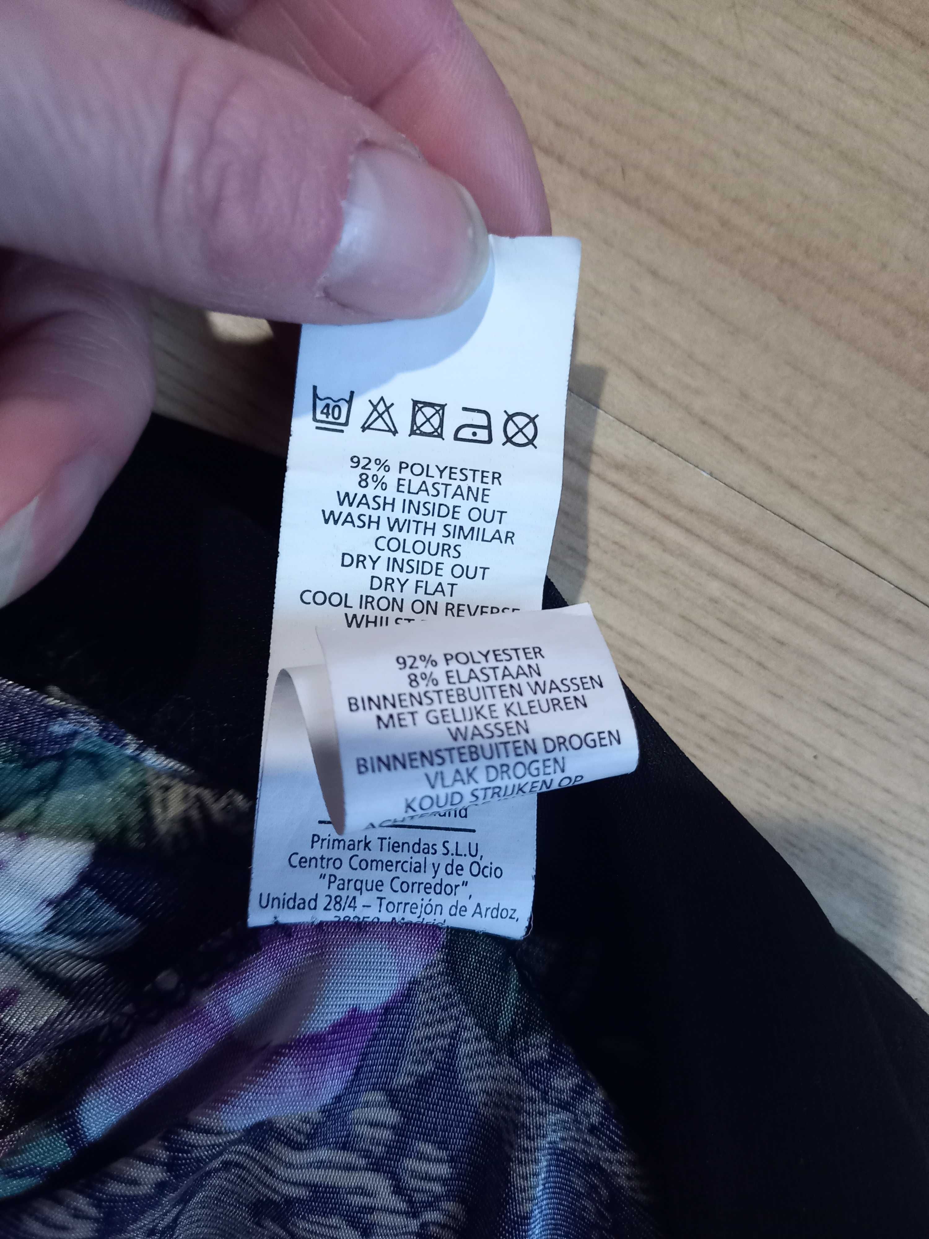 sprzedam sukienkę z długim rękawem