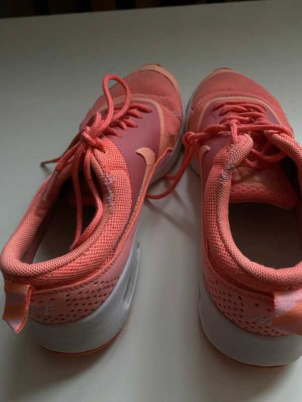 Różowe Nike Air max thea force