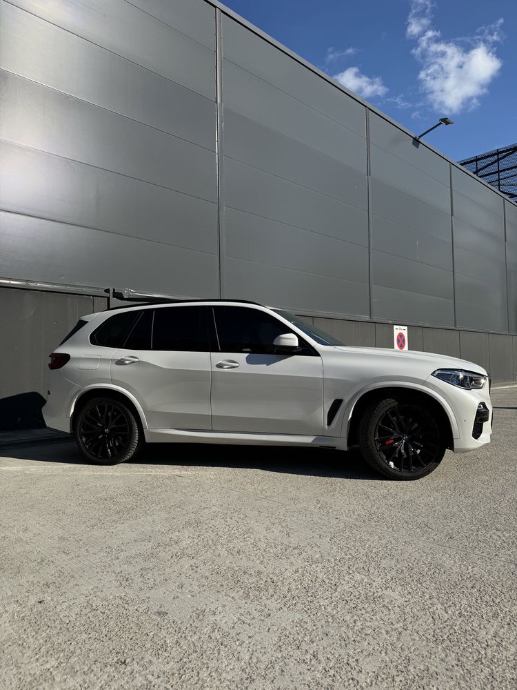 Автомобіль BMW X5 G05 S-drive 40i 3.0 2021 року білий перламутр