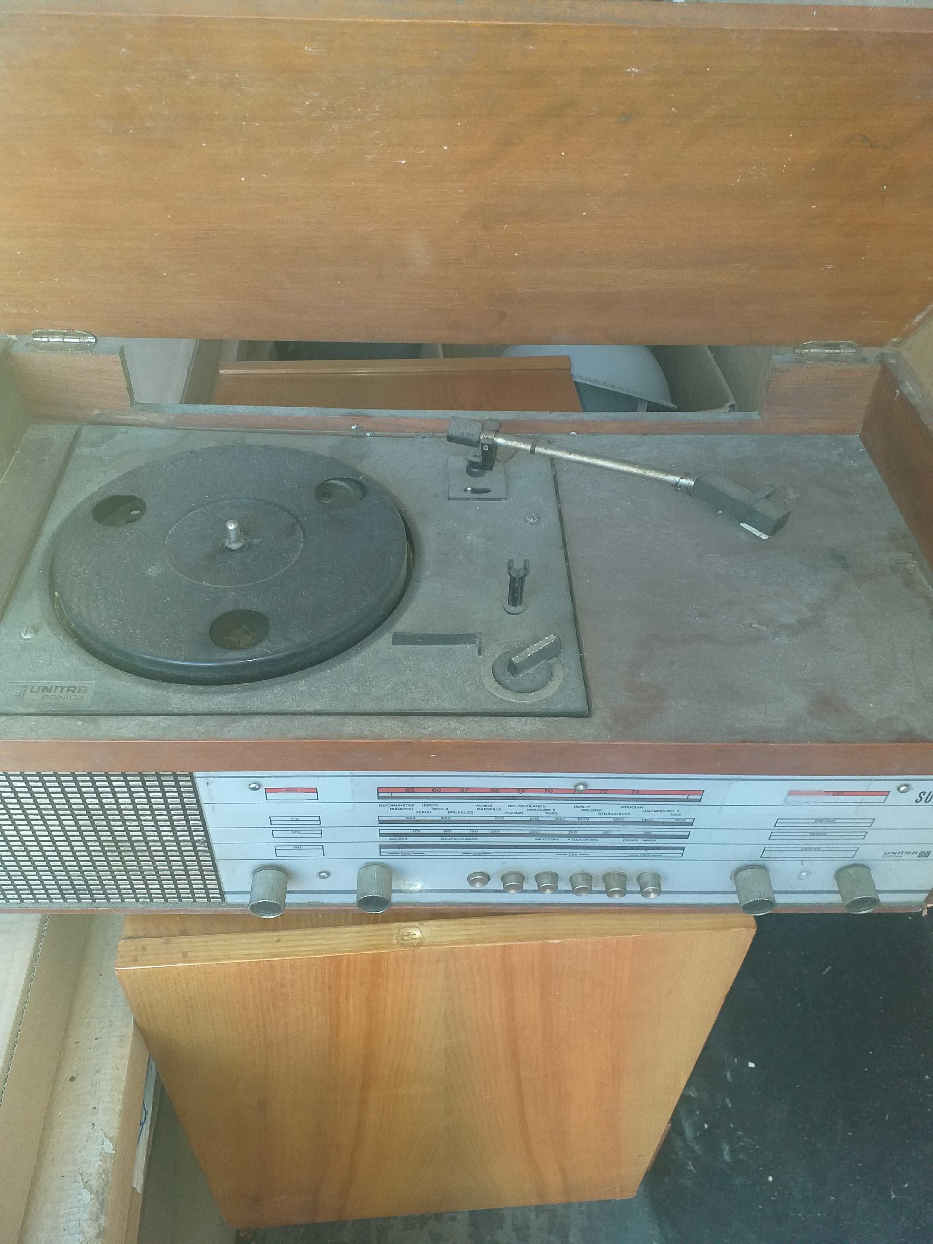Radio Sudety, z gramofonem.