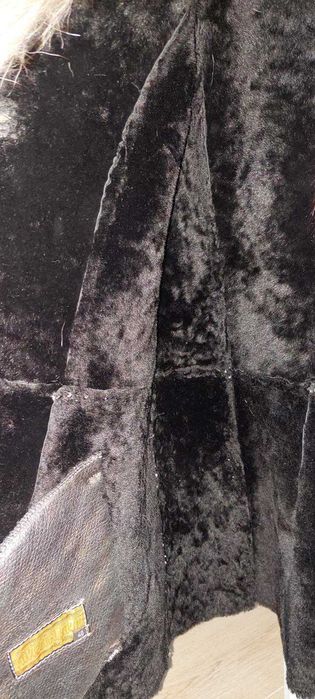 Продам жіночу дублянку натуральне хутро розмір 46. Стан нової речі.