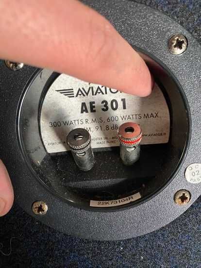 Subwoofer Aviator AE 301 + Amplificador Gravity PS1000 sem cabos