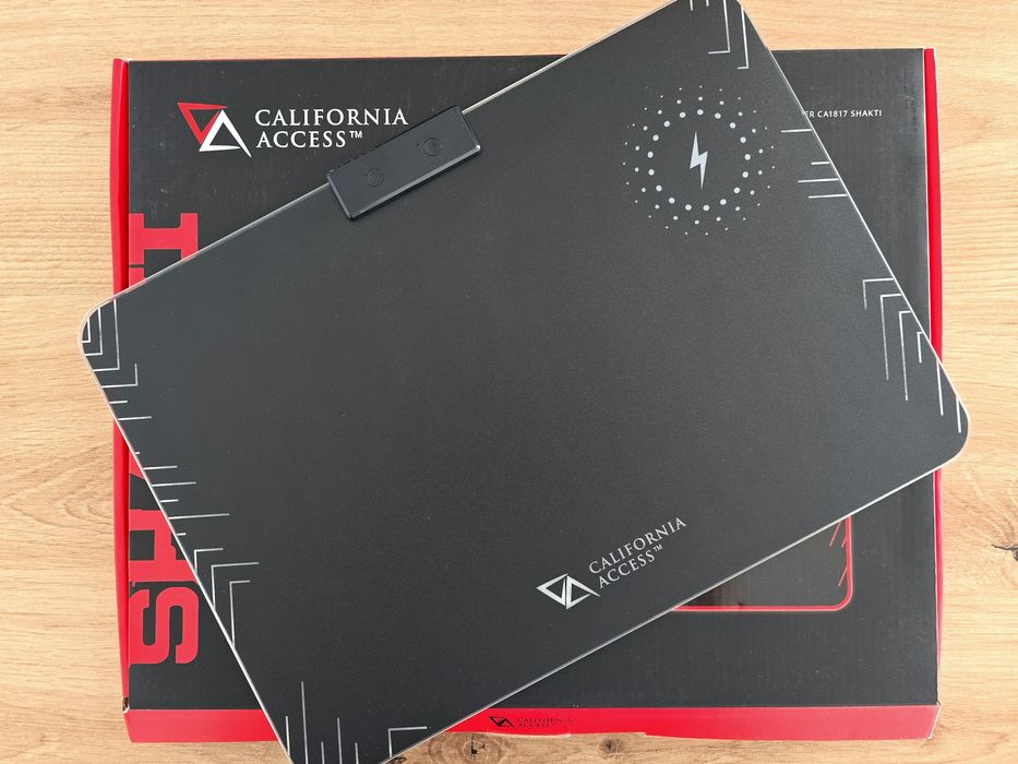 Podkładka California Access CA1817 z ładowarką indukcyjną RGB