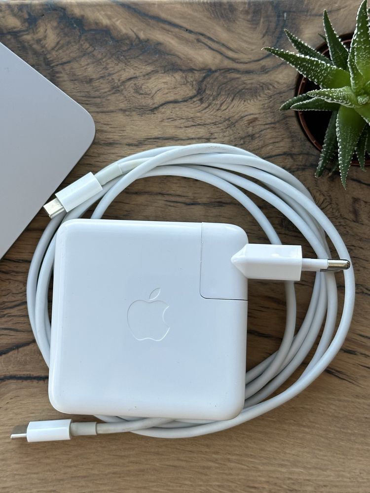 Продам MacBook Pro 13” (M1, 2020)